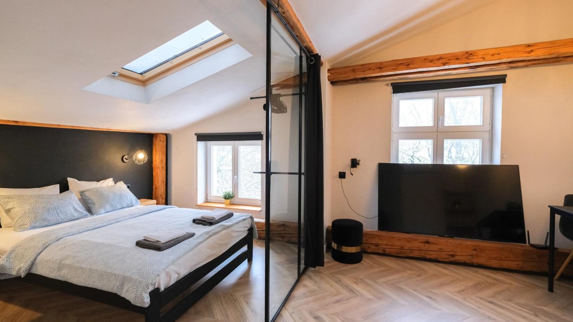 Skylight Apartment *